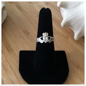 Vintage Sterling Silver Claddagh Petite Ring 7 FINAL🎈